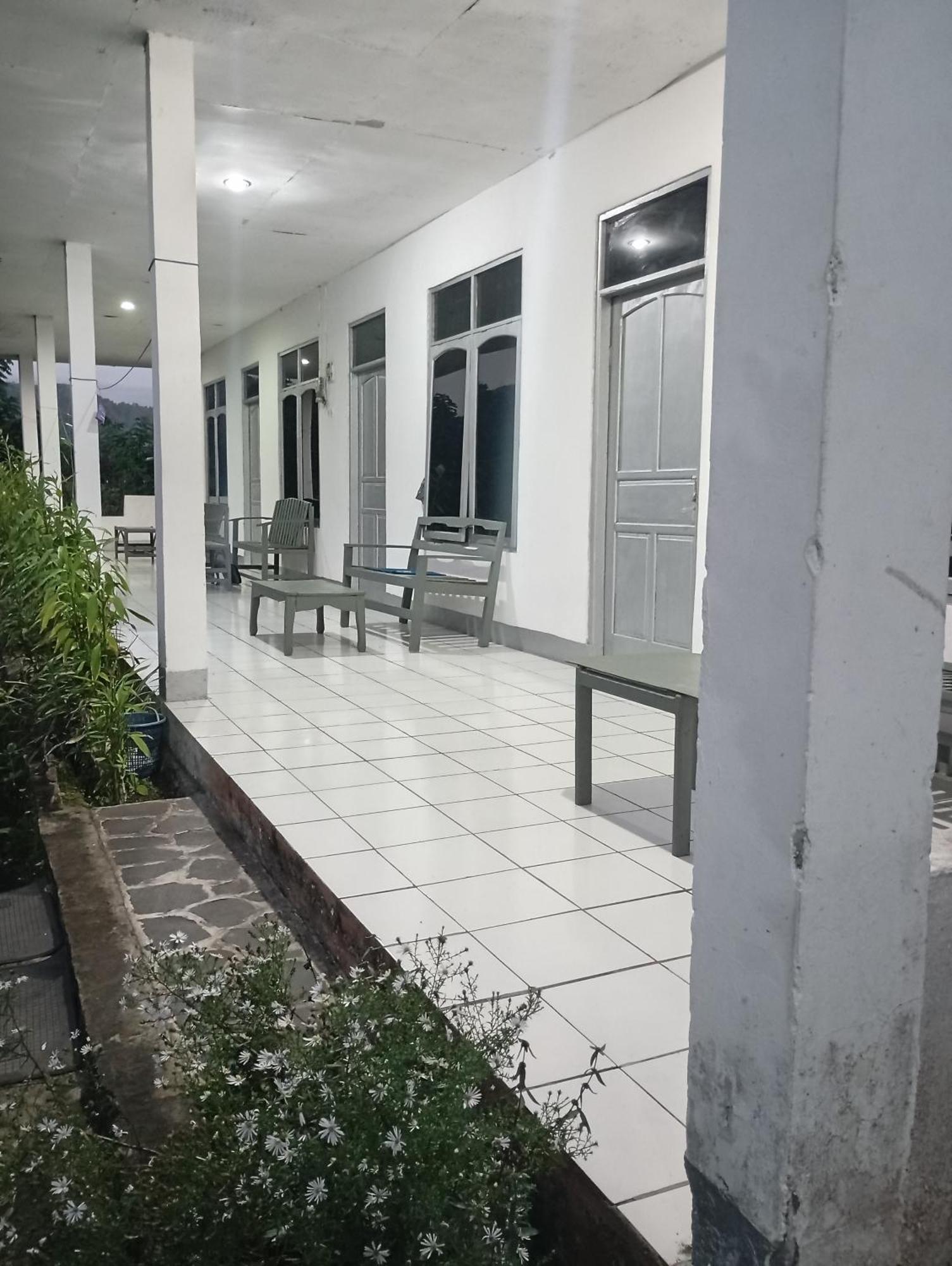 Hidayah Homestay Kelimutu Eksteriør bilde